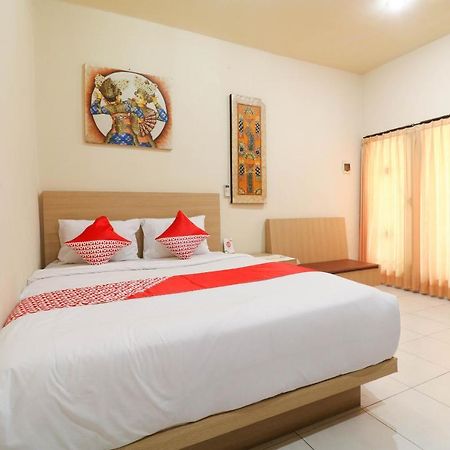 Oyo 2581 Ketut Smile Hotel Denpasa Buitenkant foto